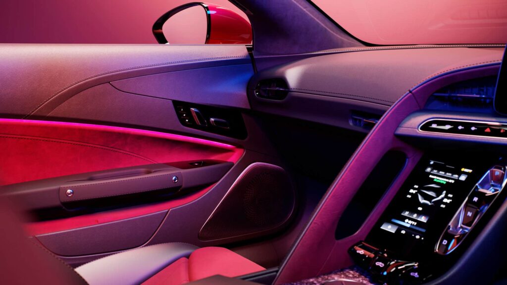 6-Diseno-Interior-MG-Cyberster-2024-Los-Coches